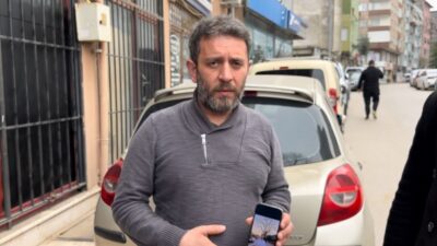 Bursa'da halı saha maçından dönen lise öğrencilerine ticari araç çarptı.