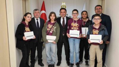Şanlıurfa'da BİGEP kapsamında başarı gösteren öğrenciler, Haliliye Kaymakamı Dr. Muhammed