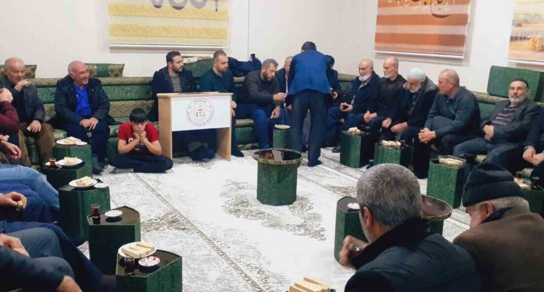 Uzundere İlçe Müftülüğü tarafından düzenlenen "Uzundere Halk Sohbetleri" her hafta