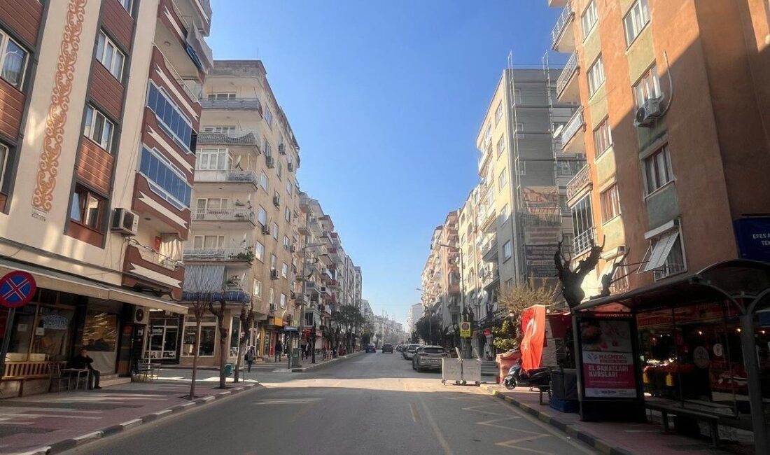 Manisa'da Trafik Denetleme Şube Müdürlüğü ekiplerinin hatalı parklamalara yönelik denetimlerinde