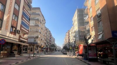 Manisa'da Trafik Denetleme Şube Müdürlüğü ekiplerinin hatalı parklamalara yönelik denetimlerinde