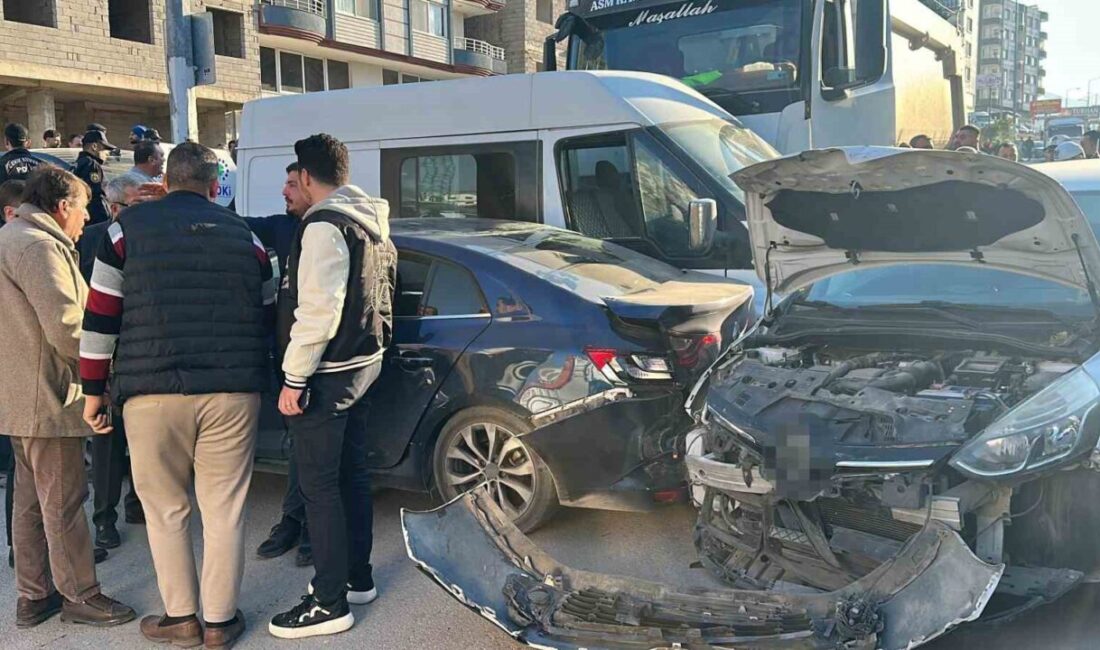 Hatay'ın İskenderun ilçesinde freni patlayan hafriyat kamyonu 5 araca çarparak