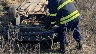 Hatay'da Kırıkhan-Reyhanlı yolu Gölbaşı Mahallesi'nde meydana gelen trafik kazasında, 3