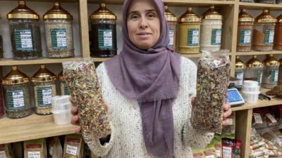 Eskişehir'de aktarlık yapan Sibel Şahin, kış çayı satışlarının grip ve