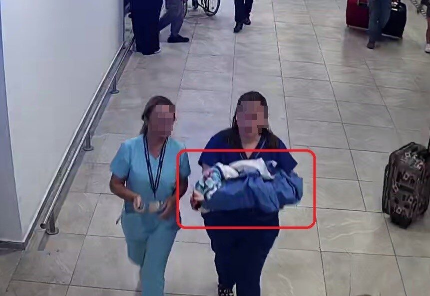 Antalya Havalimanı'nda tuvalette doğumu gerçekleşen Ekaterina Burnazkina'nın annesi Elena Burnazkina,