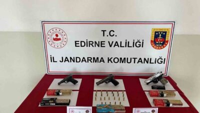 Havsa'da jandarma ekipleri tarafından yapılan operasyonda ruhsatsız tabancalar ele geçirildi.