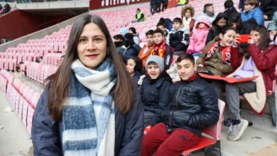 Elif Tezanlar, 'Kucak Dolusu Hayaller' projesiyle 500'den fazla çocuğu Eskişehirspor