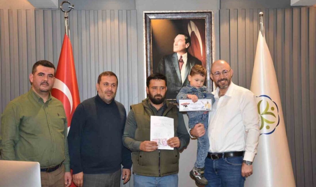 Hediye çekli balonu bulan Aydınlı çobandan örnek davranış Germencik'te düzenlenen deve güreşi