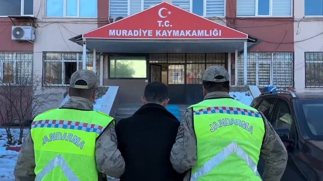 Van'ın Muradiye ilçesinde jandarma ekipleri, aranan M.K. isimli yabancı uyruklu