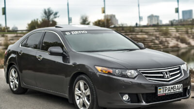 Honda Accord, nesiller boyunca popülerliğini koruyan, kullanıcıların güvenle tercih ettiği