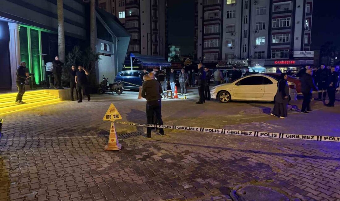 Adana'da eğlence mekanı önünde çıkan silahlı kavgada rastgele ateş sonucu