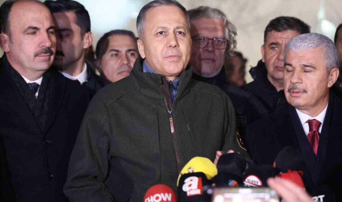 İçişleri Bakanı Ali Yerlikaya, Konya'da çöken binada 962 personelin arama