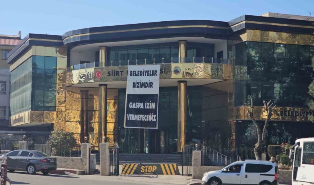 Siirt Belediyesine Vali Kemal Kızılkaya kayyum olarak atandı.