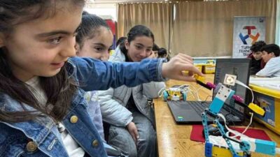Iğdır'daki Deneyap Teknoloji Atölyesi öğrencilere Robotik Kodlama eğitimi sunarak, onların