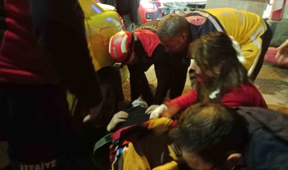 Iğdır'da meydana gelen trafik kazasında ticari taksi sürücüsü sıkıştı. İtfaiye