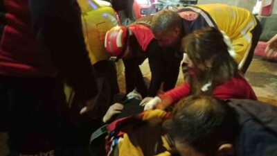 Iğdır'da meydana gelen trafik kazasında ticari taksi sürücüsü sıkıştı. İtfaiye