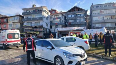 Zonguldak Alaplı'da meydana gelen trafik kazasında Akçakoca'dan gelen otomobil, kavşakta