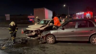 Çerkezköy'de meydana gelen trafik kazasında 3 kişi yaralandı. Otomobillerin kafa