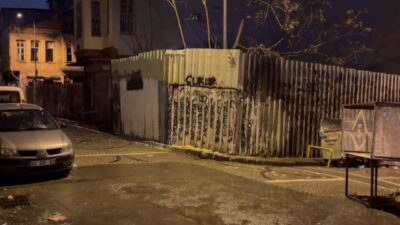Fatih'te kıraathane işletmecisi ve seyyar satıcı arasında çıkan tezgah kavgasında