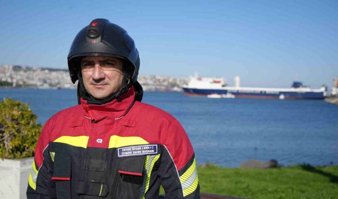 Samsun Limanı’nda çıkan kuru yük gemisi yangınına müdahale eden itfaiye