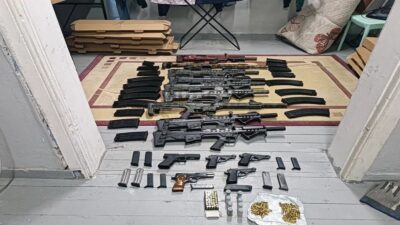 İzmir'de yapılan operasyonda yasa dışı silah işi yapan suç örgütüne