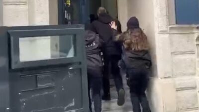 İzmir'in Karşıyaka ilçesinde ATV araçlarıyla devriye atan kadın polis ekipleri,