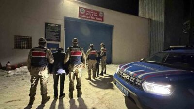 Erzurum’da jandarma ekipleri, hakkında yakalama kararı olan 124 kişiyi yakaladı.