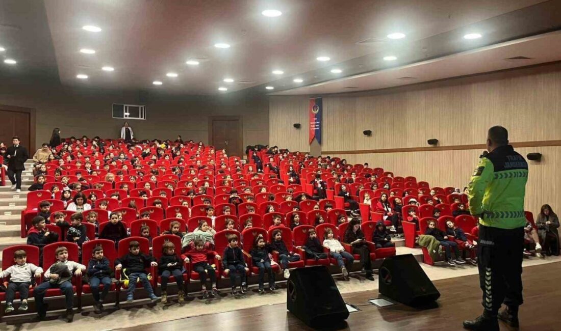 Jandarma ekipleri öğrencileri bilgilendirdi Aydın'da jandarma ekipleri İncirliova,