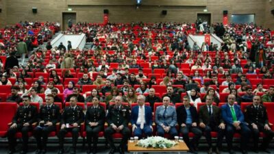 Erzincan Binali Yıldırım Üniversitesi'nde düzenlenen Jandarma Tanıtım Günü etkinliğine Rektör,