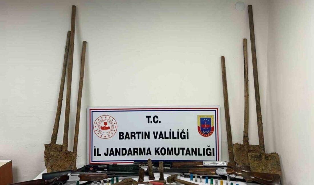 Bartın’da ormanda define arayan 5 kişi jandarma tarafından yakalandı. Bartın'ın Kurucaşile ilçesinde define