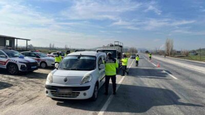 Aydın'ın Çine ve Karpuzlu ilçelerinde İHA kullanılarak yapılan trafik denetiminde
