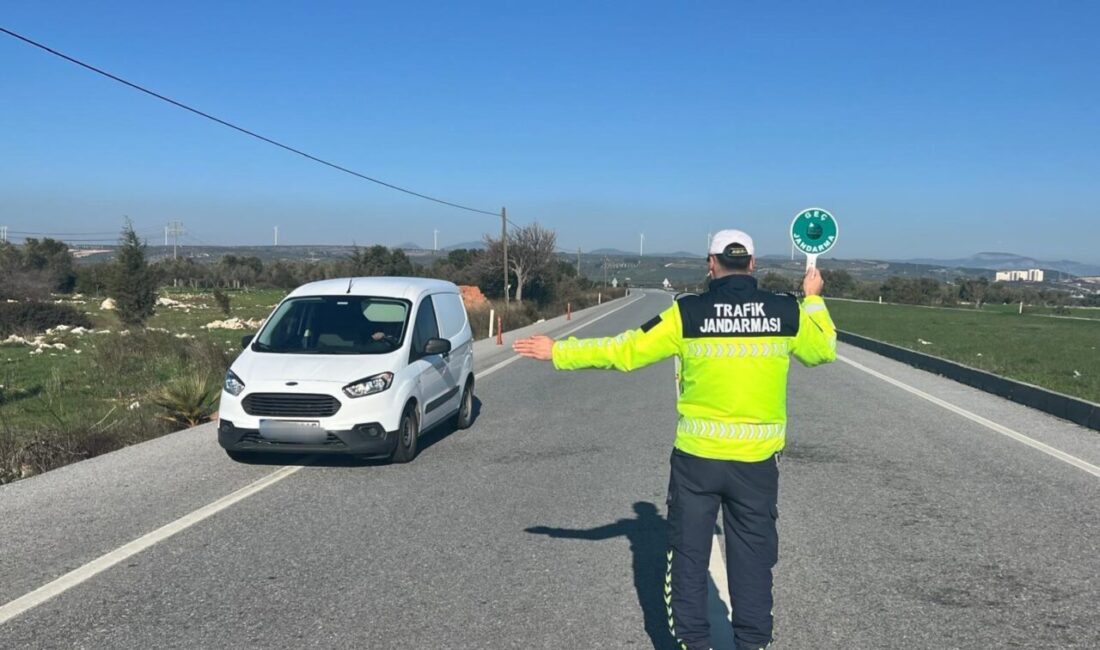 Aydın'da jandarma ekipleri, mikro İHA ile hava destekli trafik denetimi