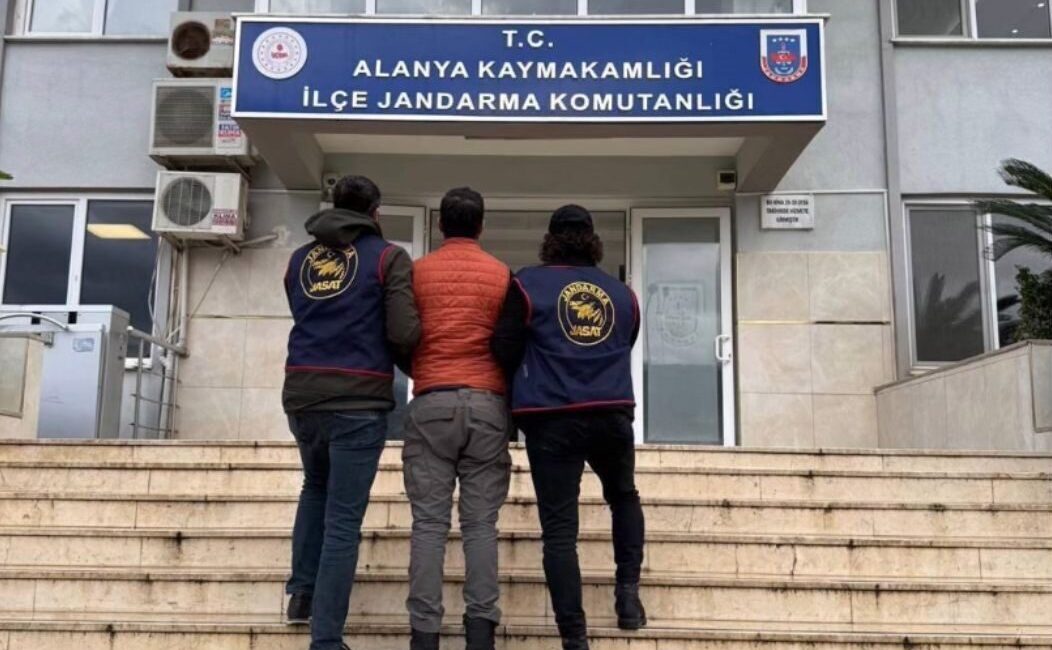 Antalya'da JASAT ekipleri son 72 saatte 193 aranan şahsı yakalayarak