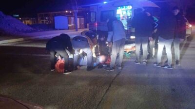 Çorum'da alkollü ve ehliyetsiz sürücü polis aracına çarparken hafif yaralandı.