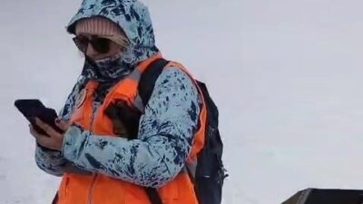20 kadın, Türkiye'nin çeşitli illerinden gelerek kadına şiddete dikkat çekmek