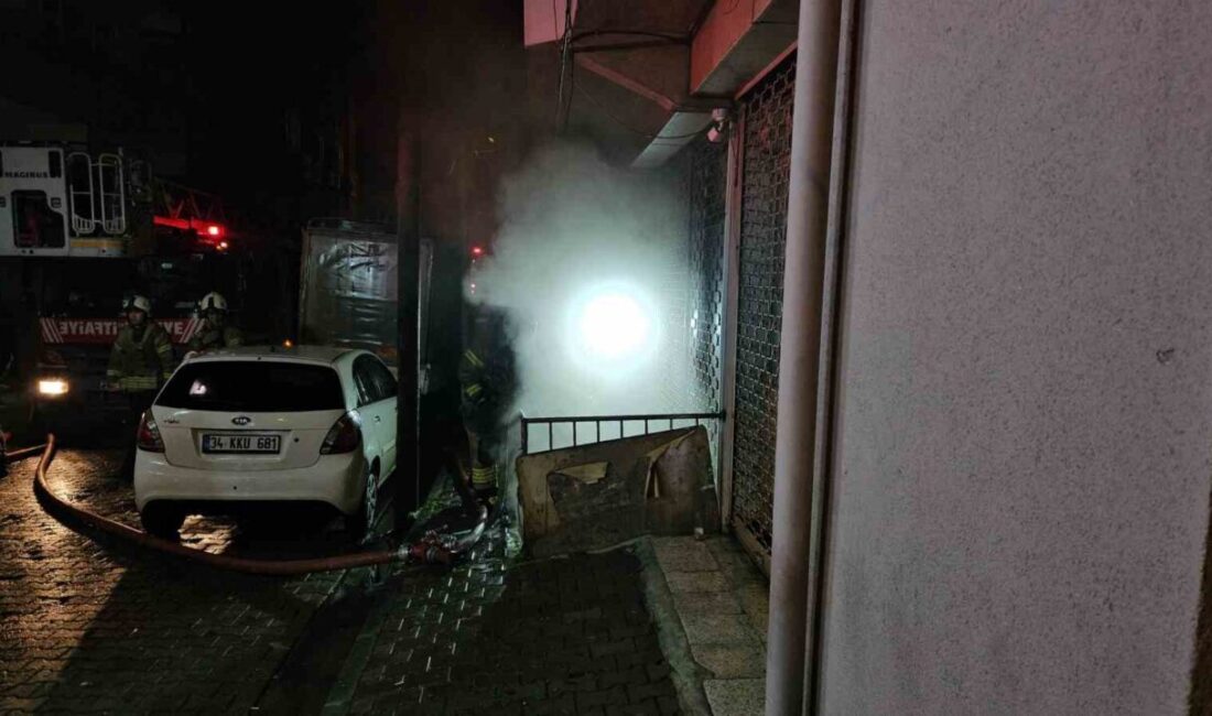 Kağıthane'de 8 katlı bir binanın en alt katındaki yangın panik