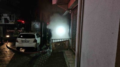 Kağıthane'de 8 katlı bir binanın en alt katındaki yangın panik