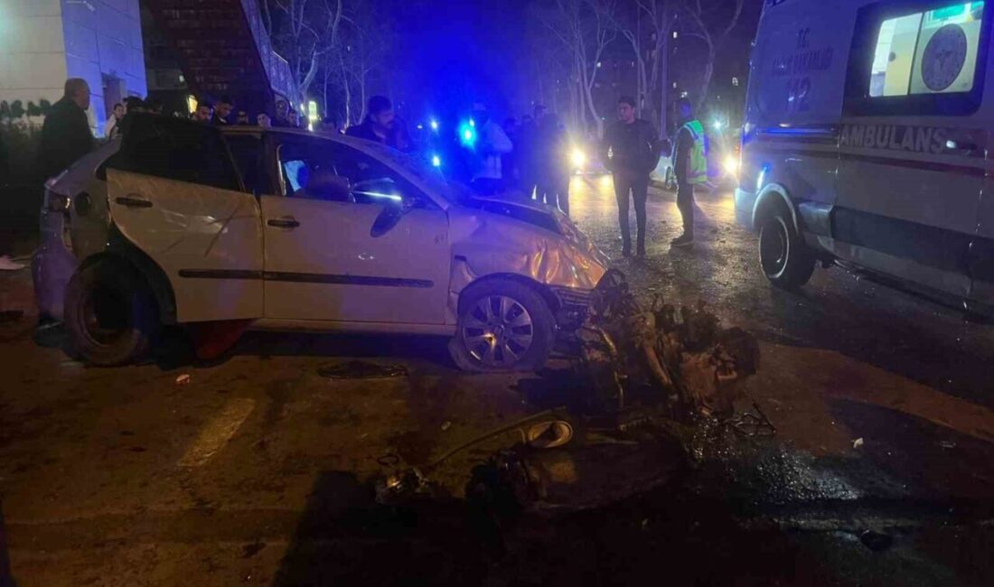 Kahramanmaraş'ta Adnan Menderes Bulvarı'nda gerçekleşen trafik kazasında 3 kişi yaralandı.