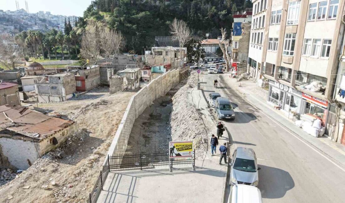 Kahramanmaraş'ta Sarayaltı-Kale bağlantı yolu projesi, şehir merkezi ulaşımını rahatlatmayı hedefliyor.