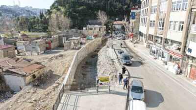Kahramanmaraş'ta Sarayaltı-Kale bağlantı yolu projesi, şehir merkezi ulaşımını rahatlatmayı hedefliyor.