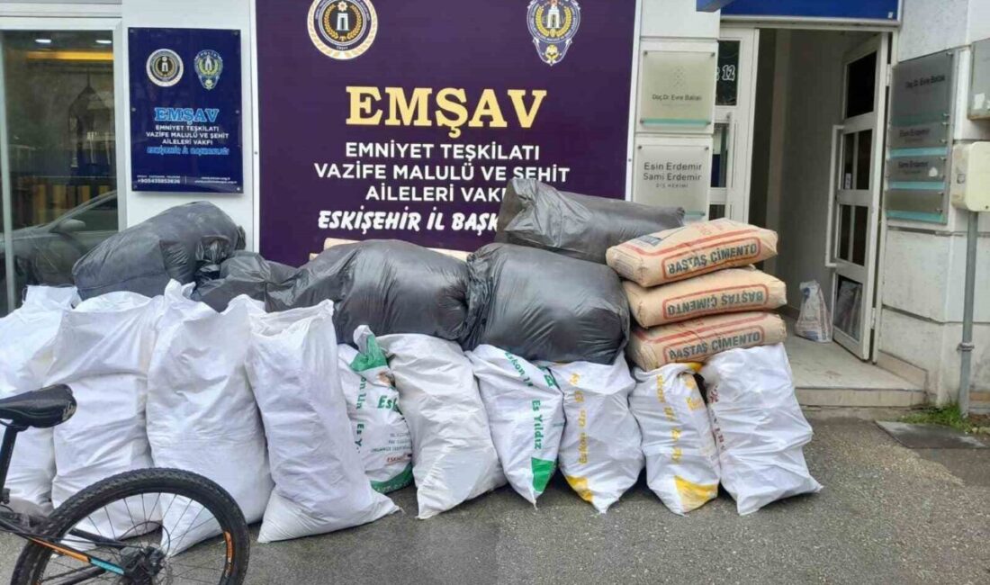 Kaldırıma bırakılan inşaat atıkları tepkiye neden oldu Eskişehir'de Şair Fuzuli Caddesi'ndeki