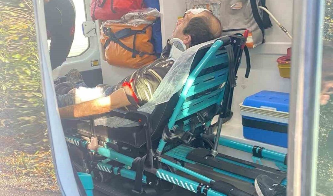 Kamyon ile otomobil çarpıştı Zonguldak'ın İnağzı Mahallesi'nde kamyon