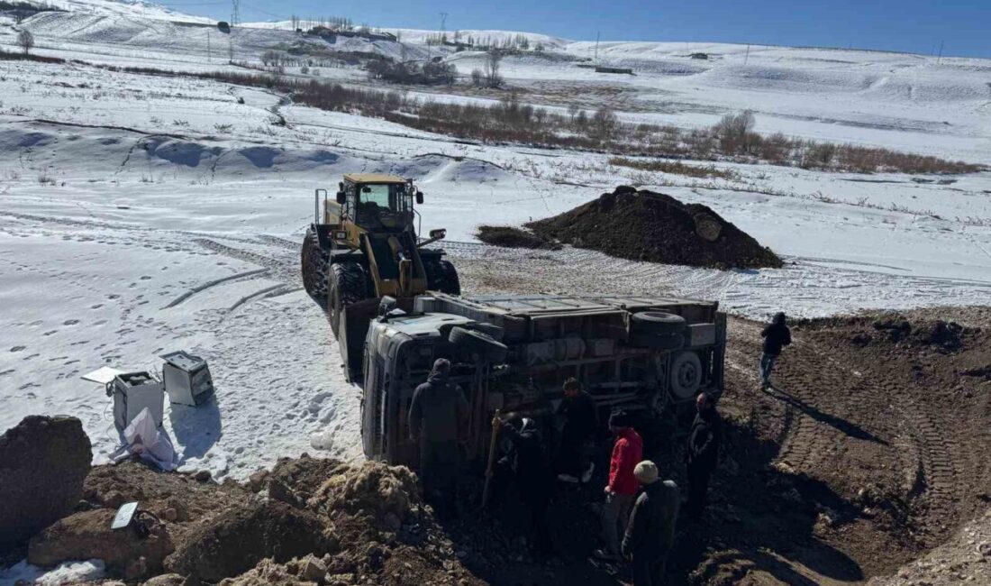 Van'ın Başkale ilçesindeki trafik kazasında kamyon şarampole yuvarlandı. Sürücüsü ve