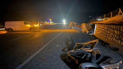 Adıyaman'ın Besni ilçesinde otomobil ile kamyonetin çarpışması sonucu 4 kişi
