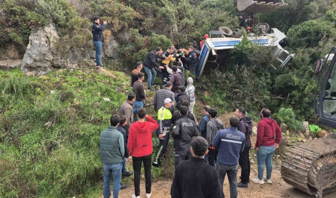 Kamyonet şarampole yuvarlandı: 3 yaralı Muğla'nın Bodrum ilçesinde kamyonetin