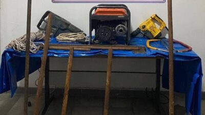 Eflani'de izinsiz kazı yapan 2 kişi jandarma tarafından suçüstü yakalandı.