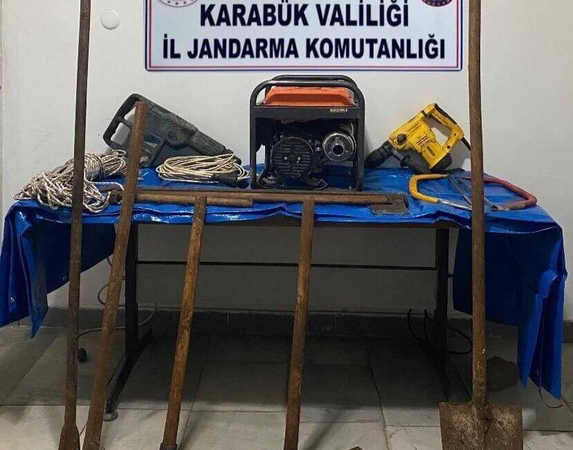 Karabük’te kaçak kazı yapan 2 kişi yakalandı Eflani'de izinsiz kazı yapan