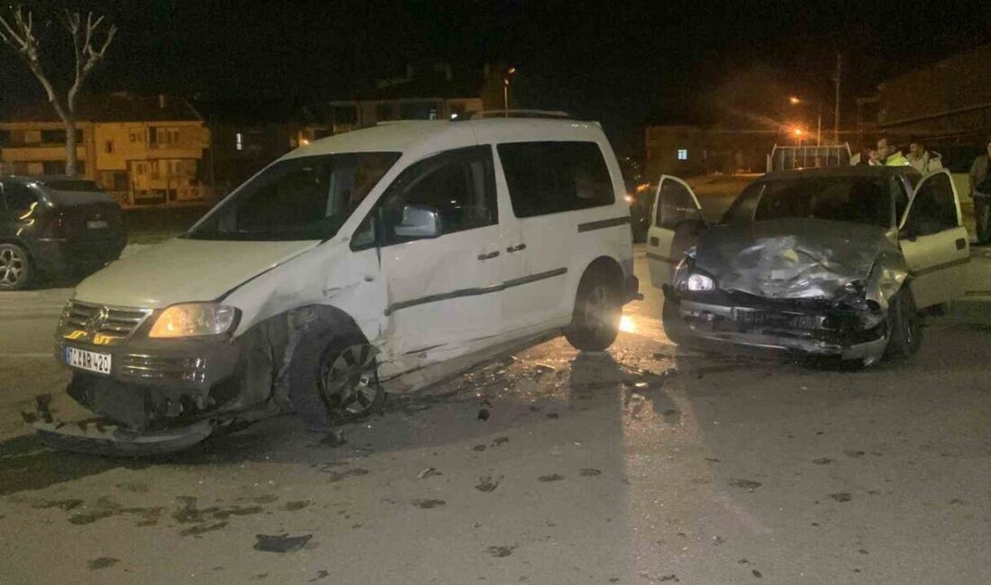 Karaman'da çocuk da dahil olmak üzere 3 kişinin yaralandığı trafik