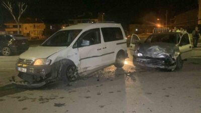 Karaman'da çocuk da dahil olmak üzere 3 kişinin yaralandığı trafik