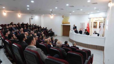 Karaman’da yapılan İl Koordinasyon Kurulu toplantısında Vali Mehmet Fatih Çiçekli,